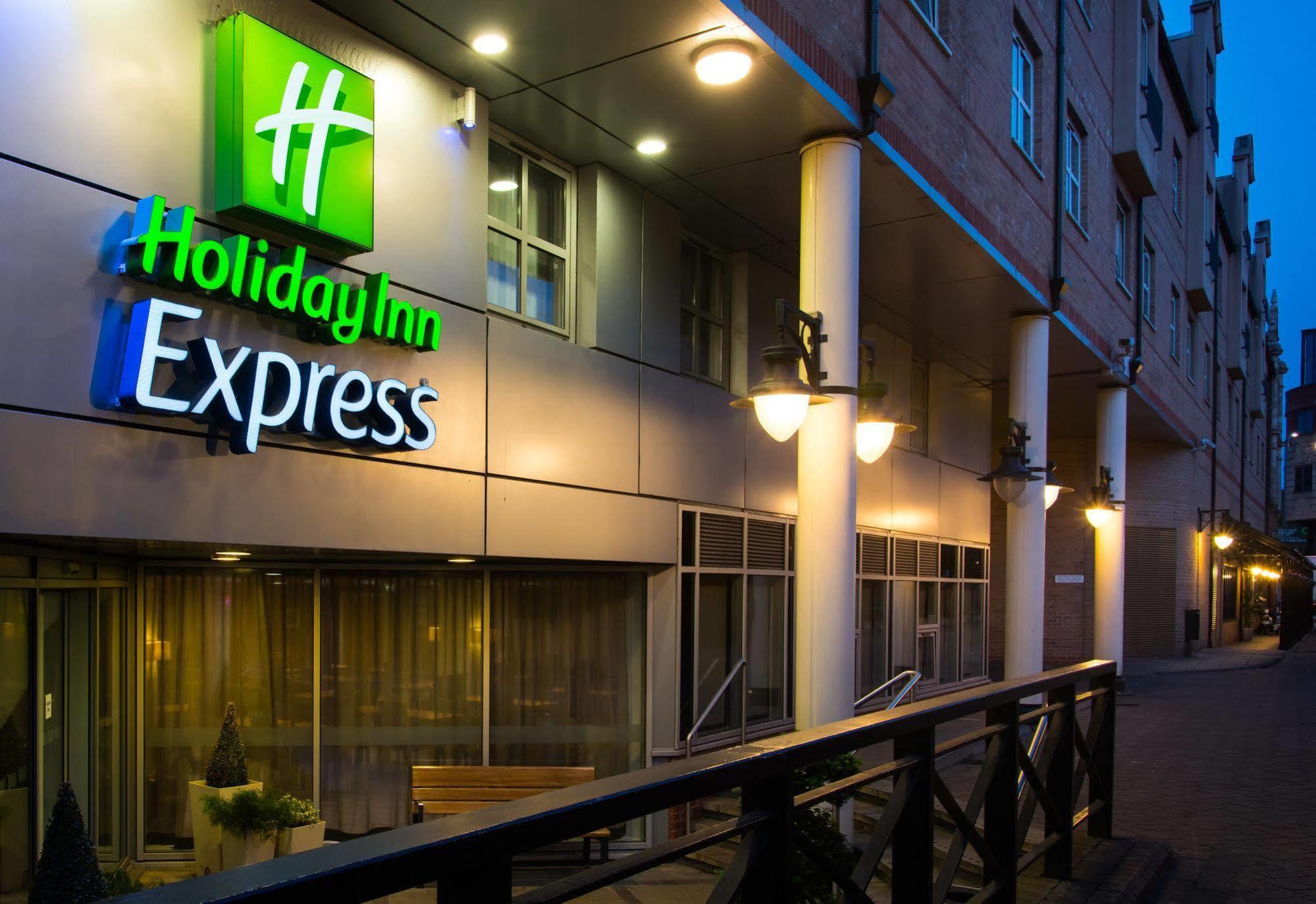 Holiday Inn Express London-Hammersmith, An Ihg Hotel Zewnętrze zdjęcie